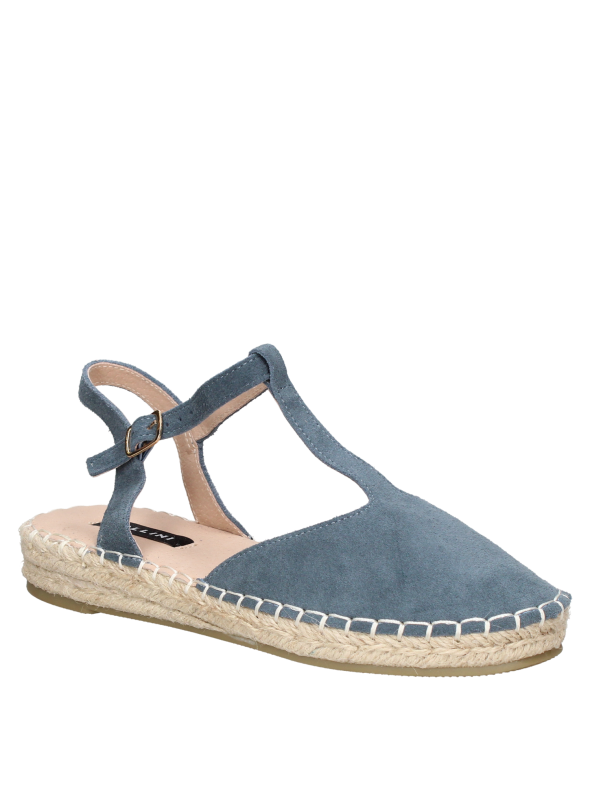 Alpargata azul grisáceo con detalle de hebilla y suela rústica de yute para mujer.