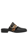 Zapato casual de cuero negro con banda animal print y hebilla dorada, perfecto para citas y reuniones sociales.