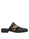 Zapato casual de cuero negro con banda animal print y hebilla dorada, perfecto para citas y reuniones sociales.