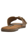 Sandalia de cuero café para mujer con diseño minimalista, hebilla dorada decorativa en la tira del empeine.