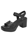 Elegante sandalia negra de cuero con hebilla clásica, perfecta para combinar con atuendos urbanos.