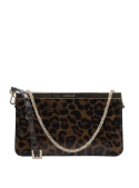 Cartera de cuero con estampado leopardo, cadena dorada para llevar al hombro o cruzada.