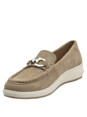 Mocasín beige de cuero para mujer, diseño clásico y sofisticado con suela contrastante.