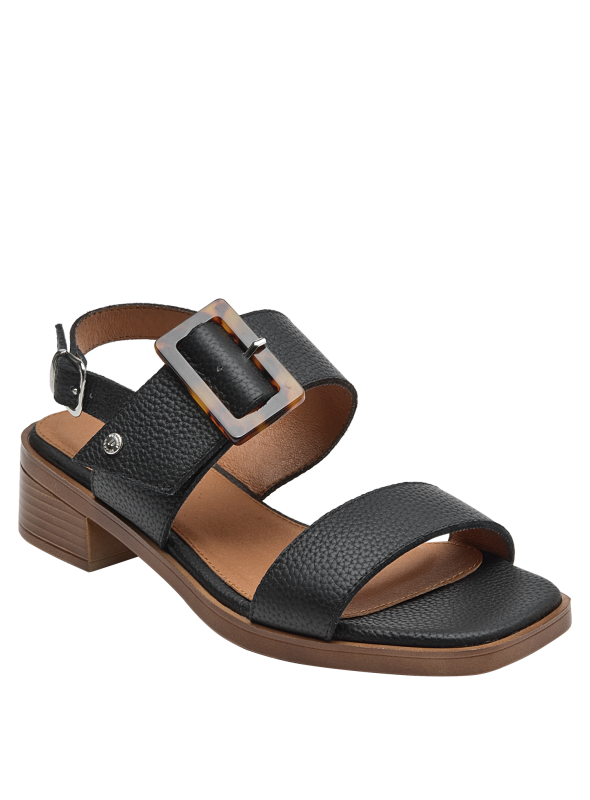 Sandalia de cuero negro para mujer, versátil y combinable con vestidos o jeans.