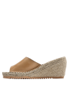 Calzado casual de cuero camel para mujer, con cuña de yute, perfecto para eventos informales.