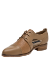 Calzado de cuero camel para mujer, diseño elegante y sobrio, perfecto para reuniones de trabajo.