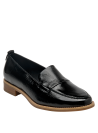 Mocasín femenino en cuero negro charolado, versátil para otoño e invierno, look sofisticado.