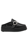 Mule de cuero negro para mujer, diseño abierto en la parte trasera, versátil para climas templados.