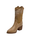 Botín vaquero camel de cuero para mujer, ideal para estilo boho-chic y ocasiones casuales.