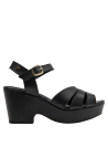 Calzado casual de cuero negro con textura suave, ideal para transiciones de oficina a eventos nocturnos.
