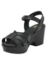 Sandalia de cuero negro con tiras entrecruzadas y hebilla dorada, ideal para un look casual elegante.