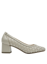 Zapato de cuero blanco, versátil y combinable, perfecto para ocasiones diurnas y laborales.