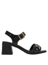 Versátil sandalia de cuero negro con diseño clásico, ideal para combinar con vestidos y conjuntos formales.