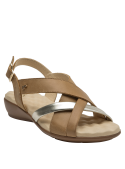 Sandalia de cuero camel para mujer, perfecta para reuniones informales y salidas a almorzar.
