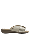 Sandalia de mujer en cuero beige, estilo casual con glamour plateado, ideal para eventos informales.
