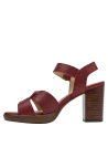Sandalia casual de mujer, cuero rojo, estilo retro-chic con detalles modernos.