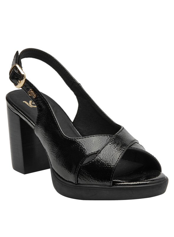 Sandalia formal de cuero negro con tacón grueso, perfecta para ocasiones elegantes y sofisticadas.