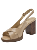 Sandalia formal beige de cuero con correa ajustable, ideal para ocasiones semiformales.