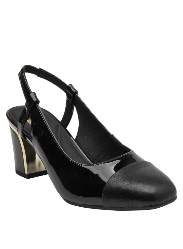 Zapato de mujer en charol negro con textura lisa y acabado brillante, estilo años 60.