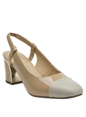 Clásico zapato de cuero beige para mujer, ideal para eventos formales y reuniones.