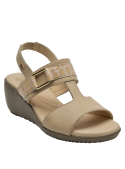 Sandalia de cuero liso beige con correa texturizada y hebilla dorada, perfecta para un look casual chic.