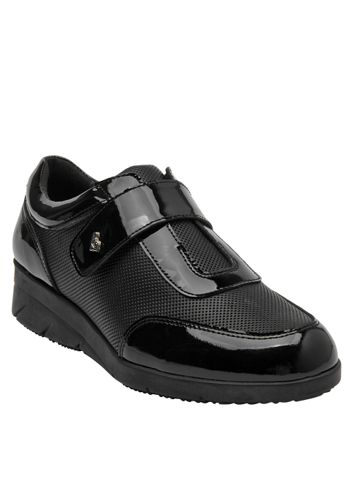Zapato Mujer Charol Moderno zapato de mujer en cuero negro charol, versátil para jeans o faldas.