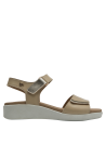 Calzado de cuero beige para mujer, estilo sobrio, con suela blanca y diseño elegante.