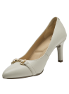 Zapato de mujer beige en cuero con aplique dorado, ideal para eventos formales.