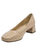 Zapato de cuero beige para mujer, diseño elegante con textura de cocodrilo, ideal para atuendos formales.