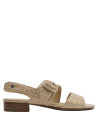 Sandalia de mujer en cuero beige, ideal para eventos formales y clima cálido, con textura distintiva.