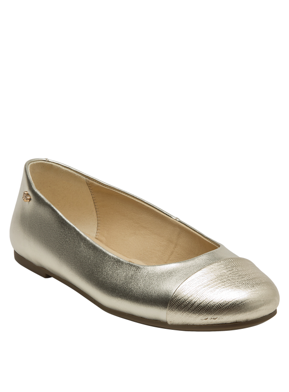 Elegante ballerina de cuero dorado, ideal para reuniones y eventos casuales.