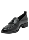 Zapato de mujer negro de charol brillante, estilo formal y clásico con banda decorativa en cuero.