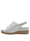 Sandalia casual de cuero blanco, ideal para primavera y verano, con estilo moderno.