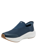 detalle acolchado en talón de zapatilla azul marino slip-on deportiva casual de mujer
