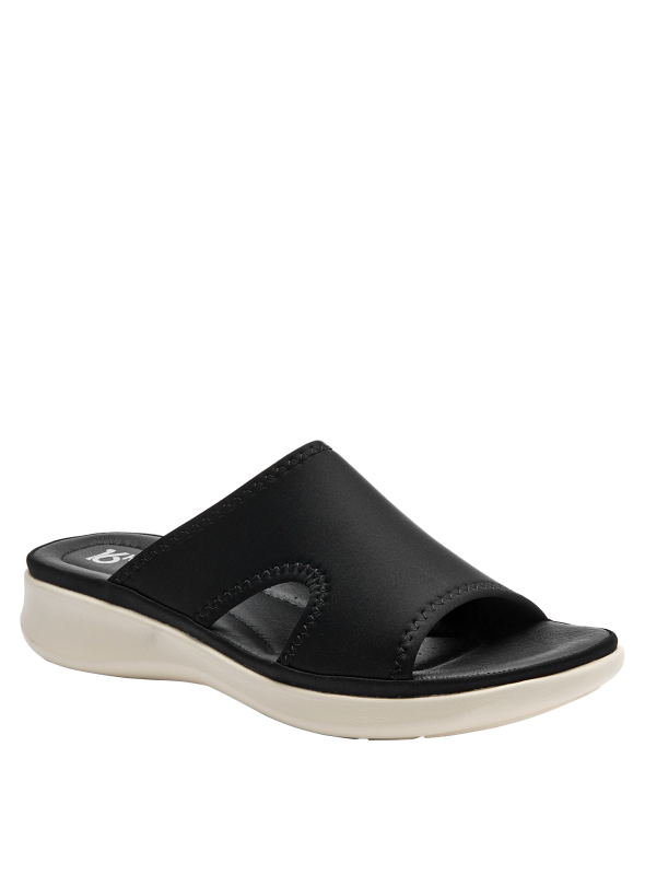 Sandalia negra deportiva de mujer, estilo casual-chic, combinable con outfits veraniegos.