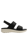 Cómoda sandalia negra con suela contrastante, perfecta para eventos informales.
