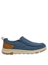 zapatilla casual azul con parche café en el talón y textura resistente