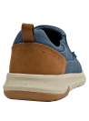 cómoda zapatilla casual azul profundo con suela beige moteada