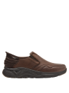 zapatilla de cuero café combina con estilos casuales y semi-formales
