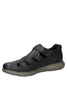 Sandalia de cuero negro para hombre, diseño casual con tiras elegantes y cierre de velcro para ajuste cómodo.