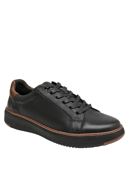 Sneaker negro de cuero, pasadores cómodos y ajuste seguro.
