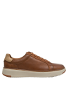 zapato de cuero café claro con suela beige, perfecto para combinar con jeans o pantalones chinos.