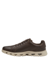Elegante zapato de cuero café oscuro para hombre, ideal para moda urbana y looks desenfadados.