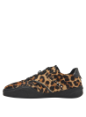 zapatilla deportiva animal print con tonos marrones y negros, ideal para salidas informales