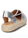 Alpargata de cuero plateado con acabado metálico y suela de esparto, diseño casual-chic para mujer.