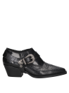Calzado vaquero femenino en cuero negro con diseño estilizado y detalles metálicos, versátil para ocasiones urbanas.