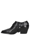 Calzado femenino en cuero negro con diseño vaquero, hebilla metálica y puntera afilada, ideal para looks casuales.