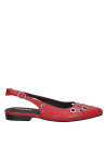 Elegante zapato rojo de cuero, perfecto para destacar en atuendos casuales o formales.