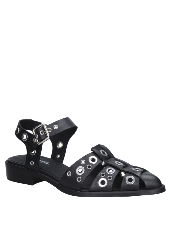 zapato de cuero negro, diseño distintivo con tiras y ojales, estilo casual y moderno.