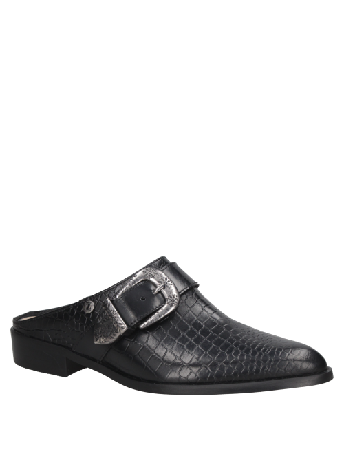 Zapato mule de cuero negro reptil con hebilla, diseño chic y versátil para mujer.